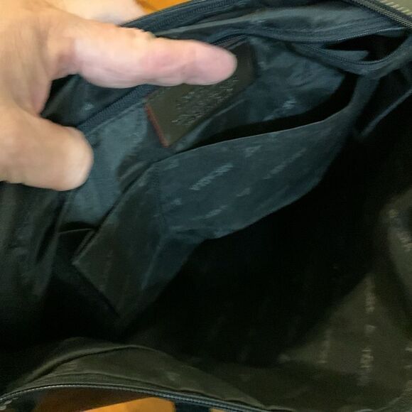 Arcadia large genuine leather bag.  Zipper closure.  Sold as is - Picture 6 of 13